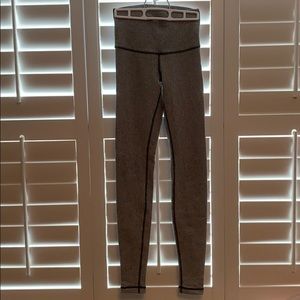 Lululemon black and white leggings size 4